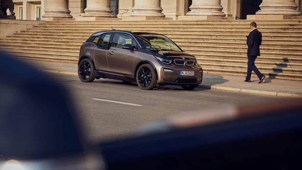 BMW i3 und i3s mit mehr Reichweite