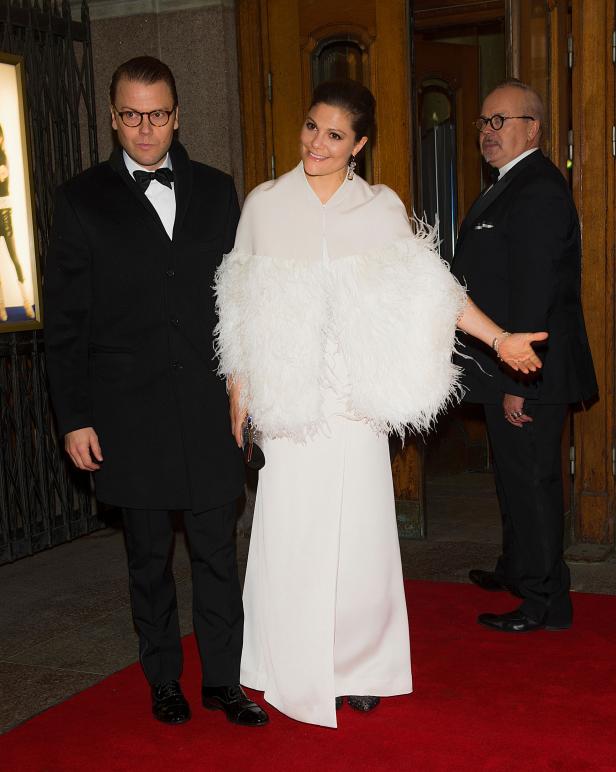 Prinz Daniel und Kronprinzessin Victoria von Schweden auf dem roten Teppich.