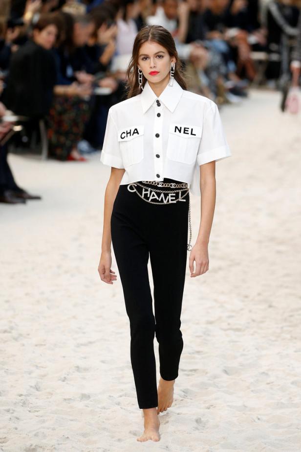 Chanel-Show in Paris: Lagerfeld lässt Strand aufschütten