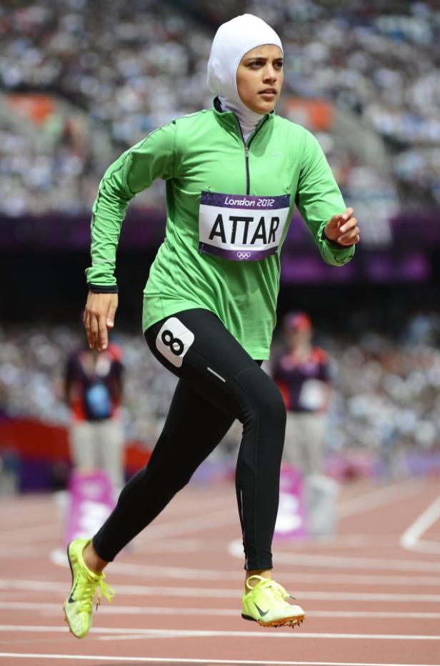 Eine Läuferin mit Hijab beim Wettkampf in London 2012.