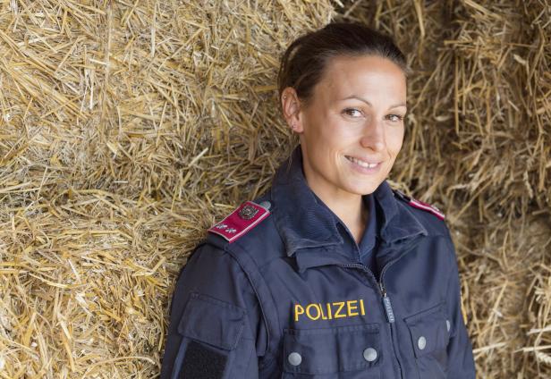 Polizei-Reiterstaffel: Frau Inspektor sitzt fest im Sattel