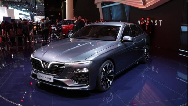 Vietnamesischer Hersteller VinFast zeigt Limousine und SUV