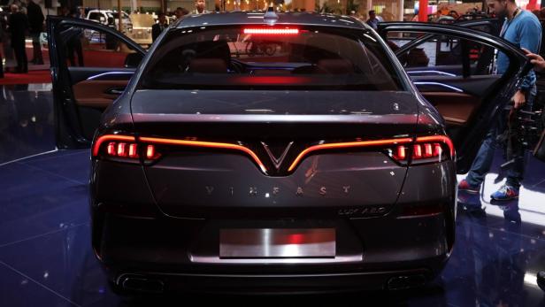 Vietnamesischer Hersteller VinFast zeigt Limousine und SUV