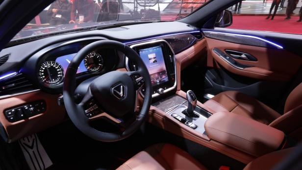 Vietnamesischer Hersteller VinFast zeigt Limousine und SUV