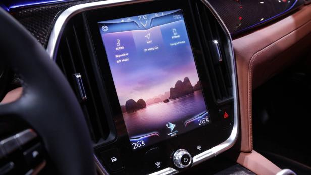 Vietnamesischer Hersteller VinFast zeigt Limousine und SUV