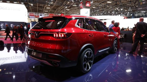 Vietnamesischer Hersteller VinFast zeigt Limousine und SUV