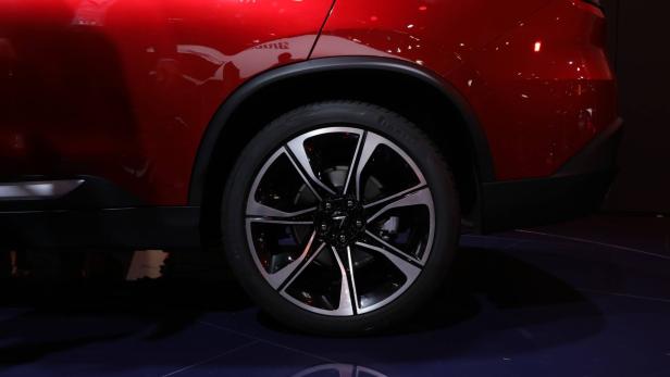 Vietnamesischer Hersteller VinFast zeigt Limousine und SUV