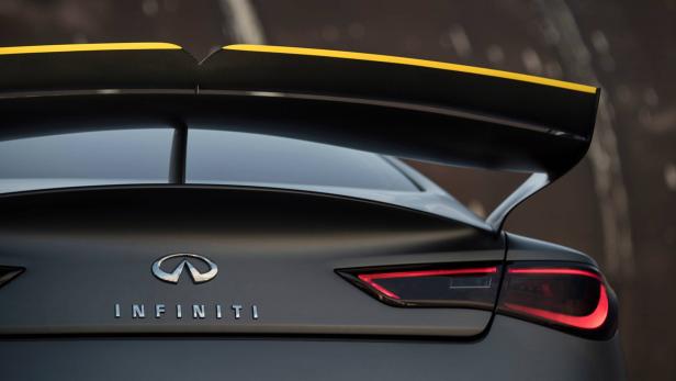 Mit Hybridtechnik aus der Formel 1: Infiniti Projekt Black S