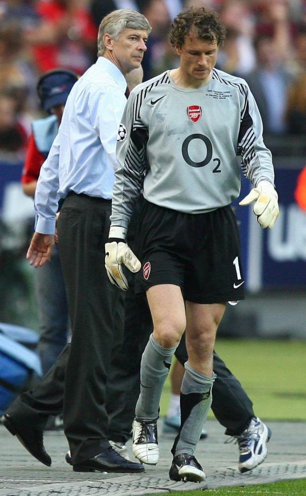 Jens Lehmann, Torwart von Arsenal, und Trainer Arsène Wenger auf dem Spielfeld.