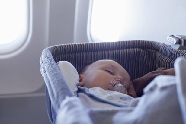 Was bei Flugreisen mit Kleinkindern zu beachten ist