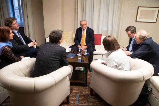 Juncker: "Diesem bornierten Populismus in den Weg stellen"