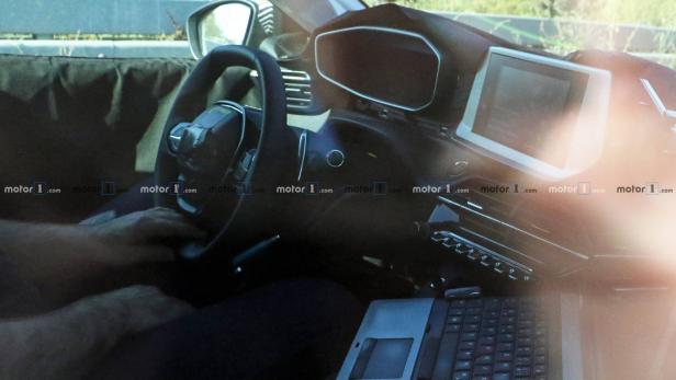Peugeot 208 (2019) Erlkönig zeigt neues In- und Exterieur