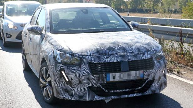 Peugeot 208 (2019) Erlkönig zeigt neues In- und Exterieur