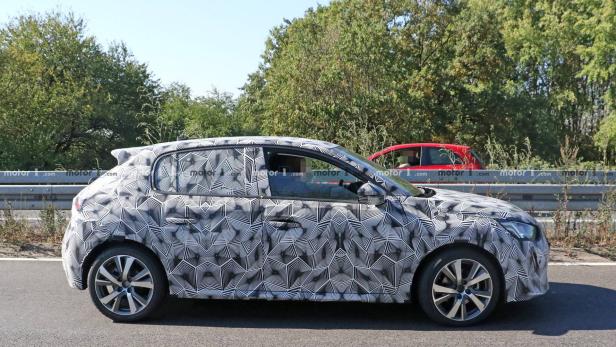 Peugeot 208 (2019) Erlkönig zeigt neues In- und Exterieur