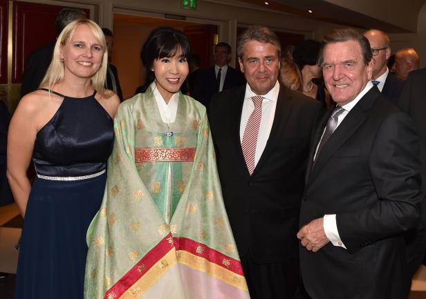 Gerhard Schröder feiert Hochzeit mit deutscher Top-Prominenz