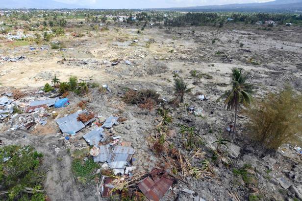 TOPSHOT-INDONESIA-QUAKE