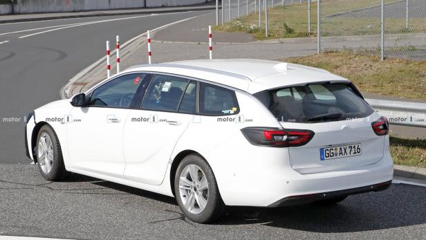 Erlkönigbilder: Opel Insignia Sports Tourer (2019)