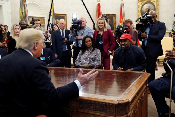 Kanye West "liebt" Donald Trump: Skurriler Besuch im Weißen Haus