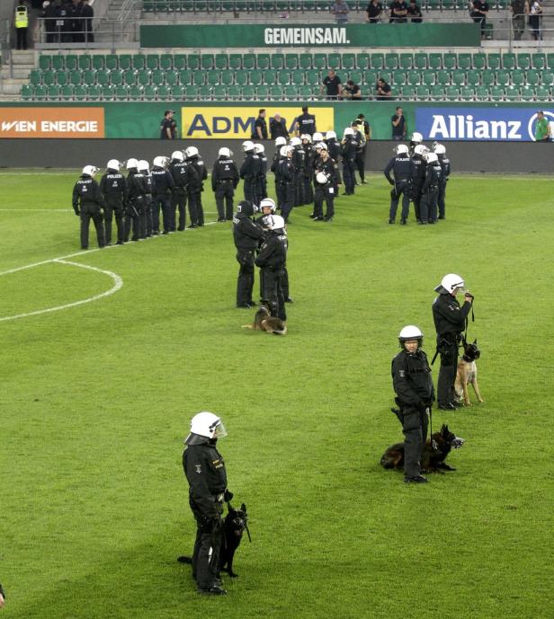 Ausschreitungen beim Wiener Derby: Polizisten vor Gericht