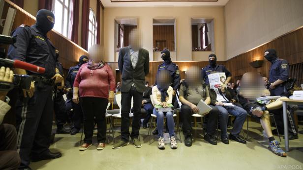 Im Verhandlungssaal spielten sich zum Teil kuriose Szenen ab.