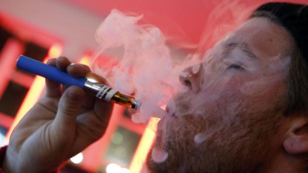 Forscher warnen: E-Zigaretten schaden der Lunge