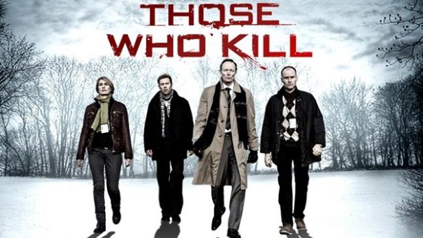 Das Filmplakat für „Those Who Kill“ zeigt vier Personen, die in einer winterlichen Landschaft gehen.