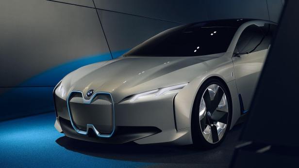 BMW i4 startet 2021 als neuer Tesla-Rivale