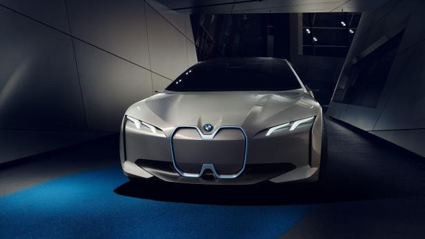 BMW i4 startet 2021 als neuer Tesla-Rivale