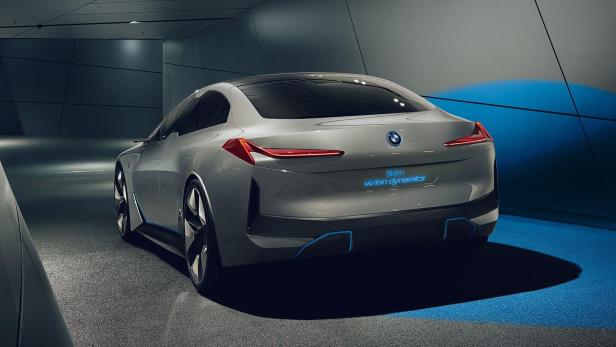 BMW i4 startet 2021 als neuer Tesla-Rivale