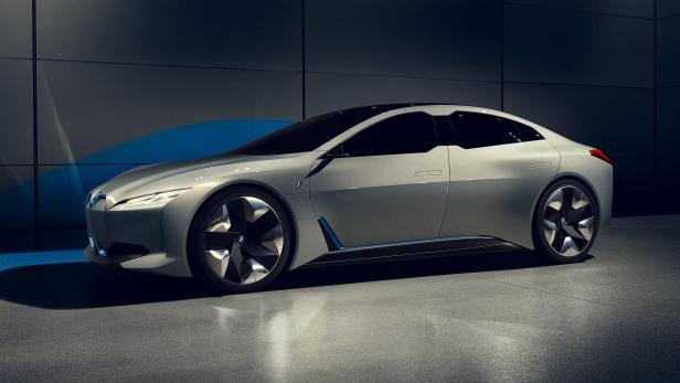 BMW i4 startet 2021 als neuer Tesla-Rivale