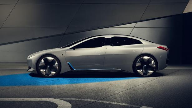 BMW i4 startet 2021 als neuer Tesla-Rivale