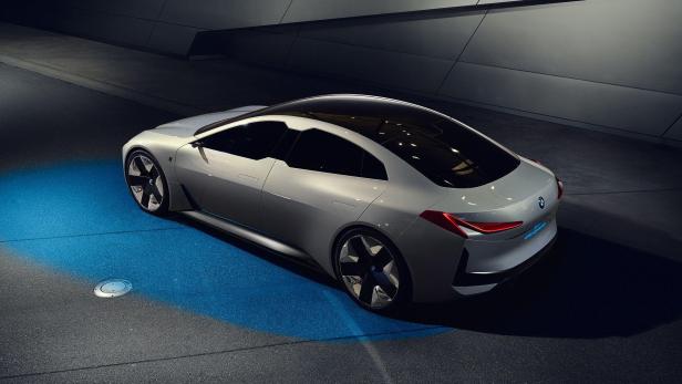 BMW i4 startet 2021 als neuer Tesla-Rivale