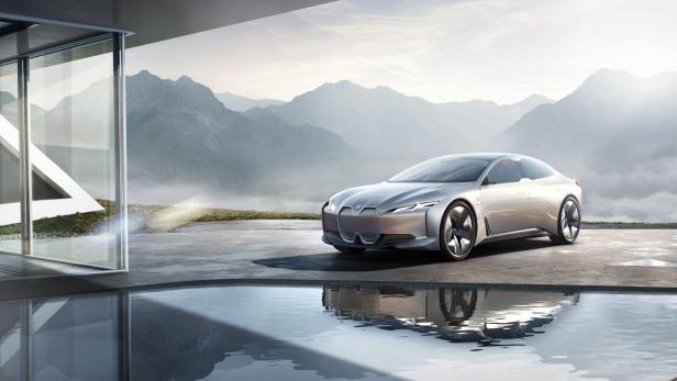 BMW i4 startet 2021 als neuer Tesla-Rivale