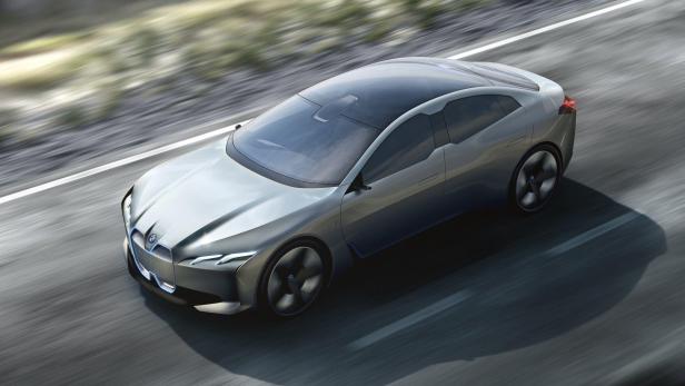 BMW i4 startet 2021 als neuer Tesla-Rivale