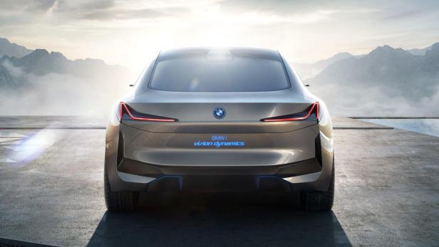 BMW i4 startet 2021 als neuer Tesla-Rivale