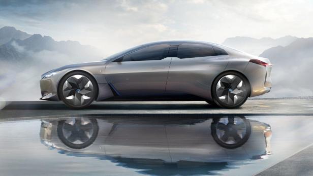 BMW i4 startet 2021 als neuer Tesla-Rivale