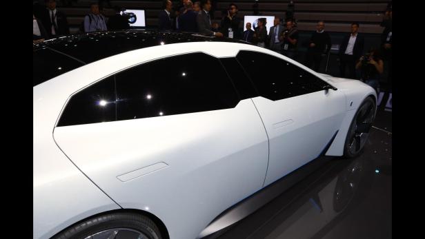 BMW i4 startet 2021 als neuer Tesla-Rivale