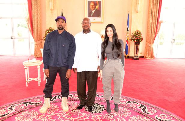 "Abgehoben": Kanye schenkt Waisenkindern in Uganda Yeezy-Sneaker