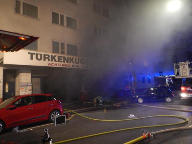 Mehrere Fahrzeuge bei Brand in Tiefgarage in Wien-Mariahilf zerstört