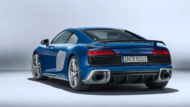 Ein blauer Audi R8 Sportwagen, von hinten aufgenommen.