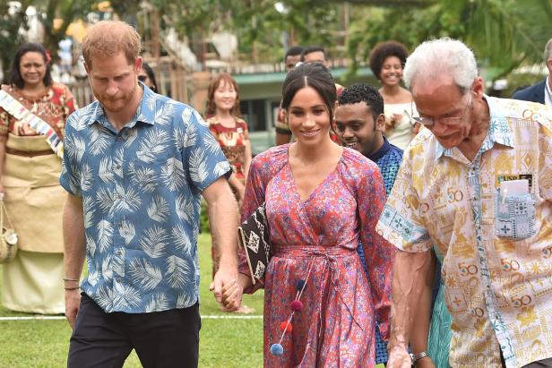 Ankunft auf Fidschi: Herzogin Meghan kämpft mit dem Wind