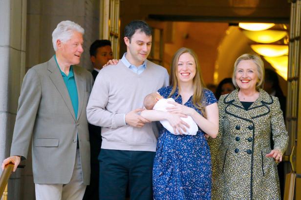 Bill und Hillary Clinton mit Chelsea und ihrer Familie.