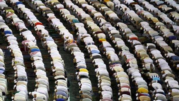 Muslims pray at the Grand Mosque during the holy f