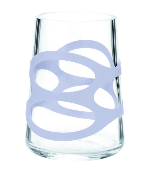 Ein leeres Glas mit einer hellvioletten, dekorativen Halterung.