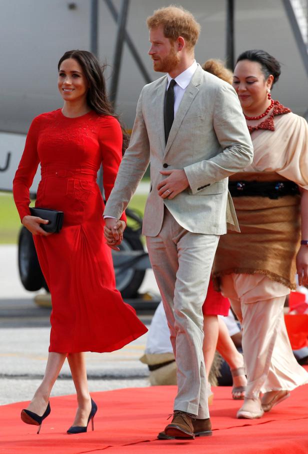 Ankunft in Tonga: Meghan leistet sich seltenen Mode-Fauxpas