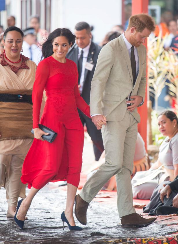 Ankunft in Tonga: Meghan leistet sich seltenen Mode-Fauxpas