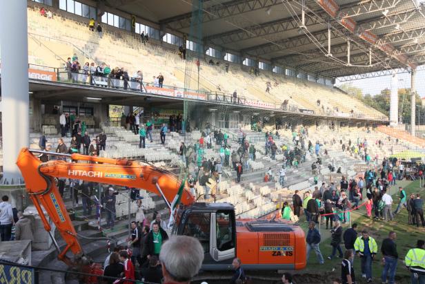Hanappi-Stadion: Großer Andrang bei Abrissparty