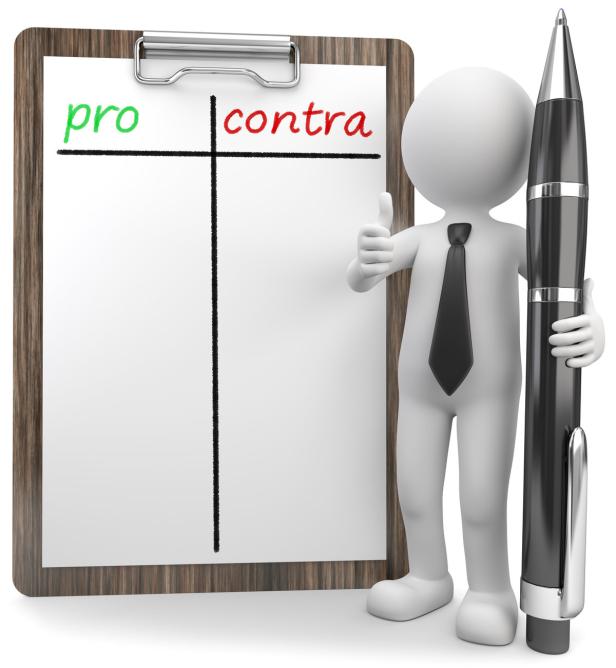 Eine Strichmännchen-Figur mit einem Stift neben einer Pro- und Contra-Liste.