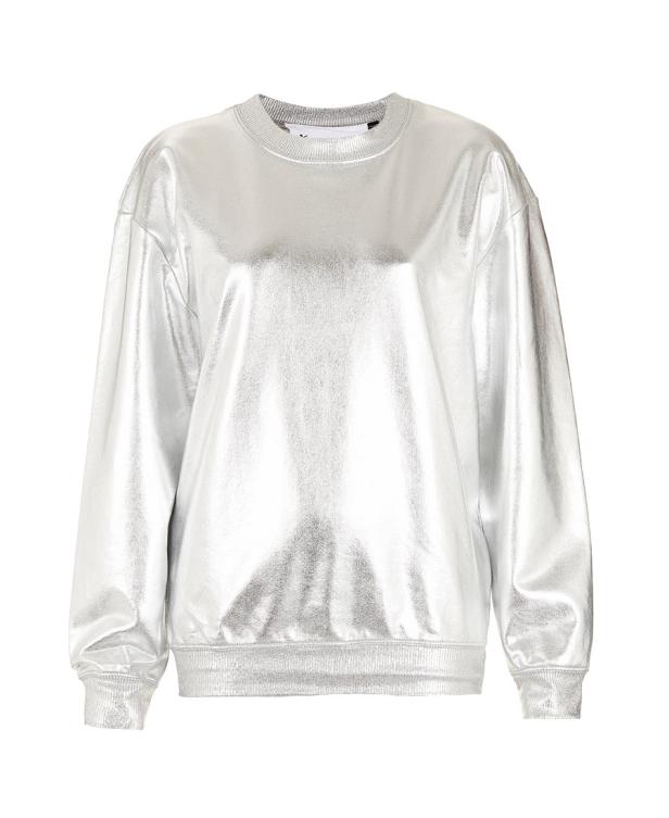 Ein silberfarbenes Sweatshirt liegt vor einem weißen Hintergrund.