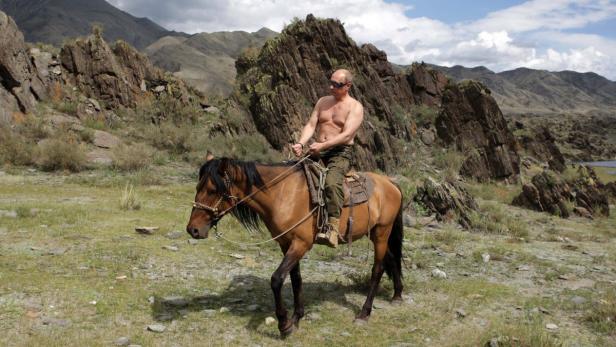 Putin als Leitvogel: Präsident fliegt mit Kranichen